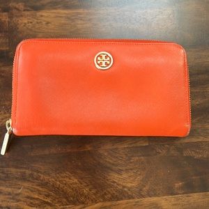 Tory Burch zip wallet